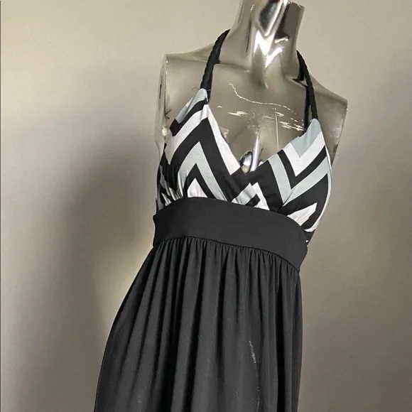 SOLD- 💰Chevron Print Halter Maxi Dress💰 - Picture 1 of 4
